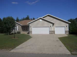 1990 Red Oak Dr, Plover, WI 54467