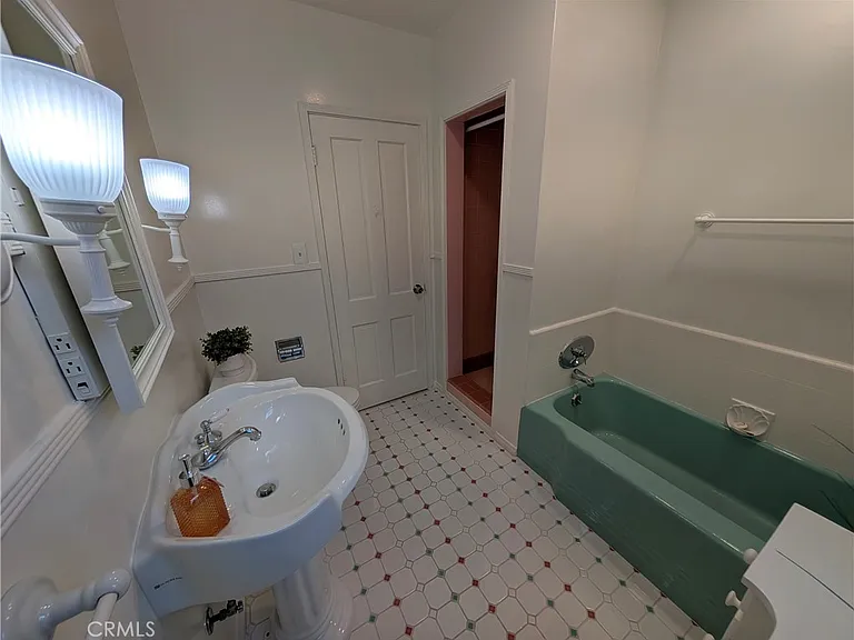 582 N Sunnyslope Ave — Photo 34