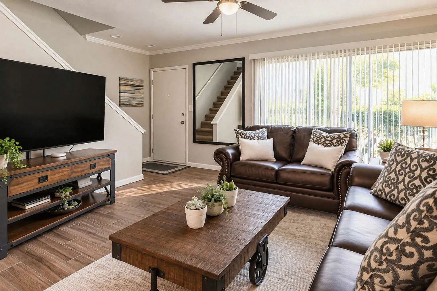 2 bed, 1.0 bath, 979 sqft, $3,492 — Photo 1