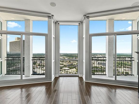 2nd image of 500 Throckmorton St APT 805