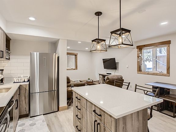 3rd image of 820 Columbine Drive UNIT 20