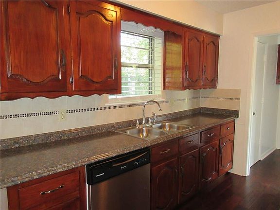 4th image of 115 Shadybrook Dr