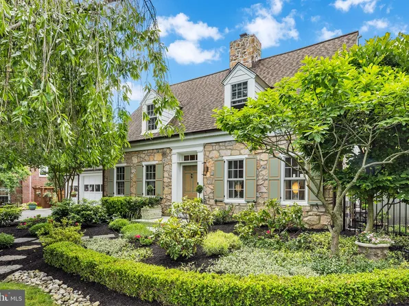 292 Hillcrest Rd, Wayne, PA 19087