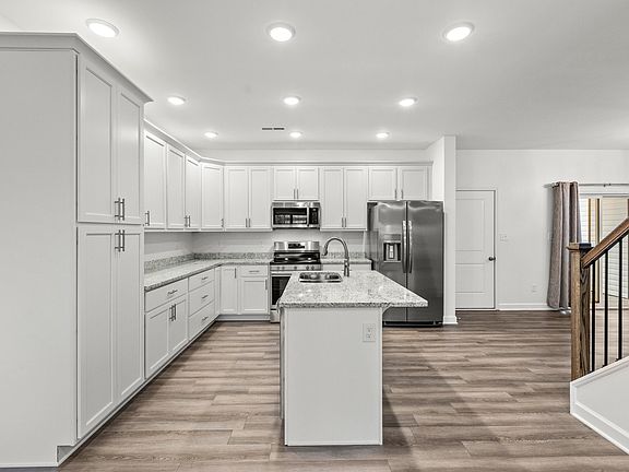 5th image of 606 Silver Springs Dr