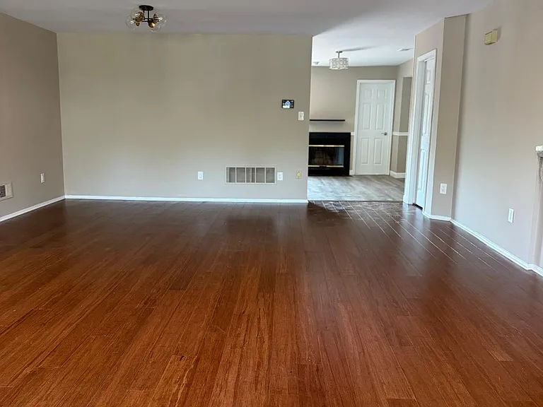 103 Bedford Pl — Photo 3