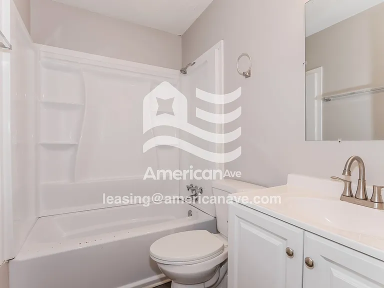 1516493_009_main_bathroom_9.jpg