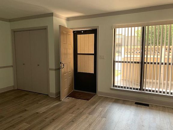 4th image of 7136 Pine Ct