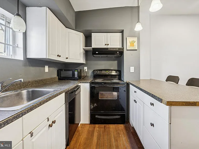 1625 Edgley St — Photo 8