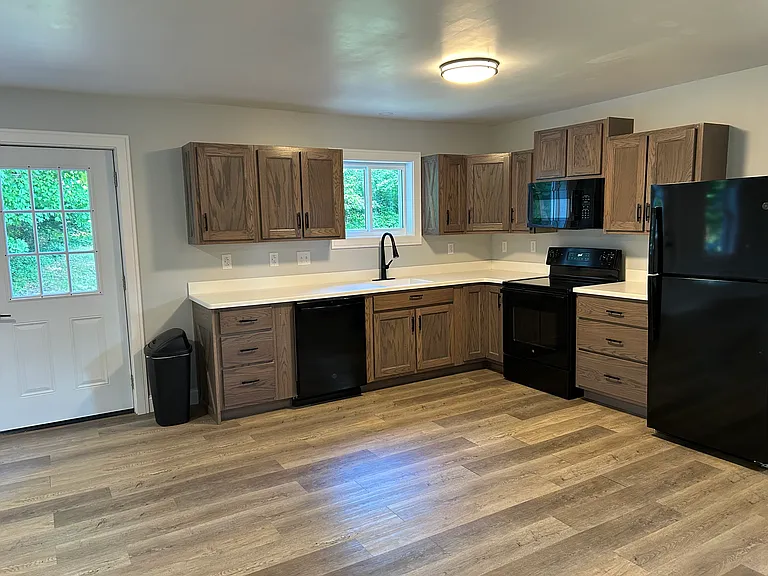 42 Riverside Dr — Photo 3