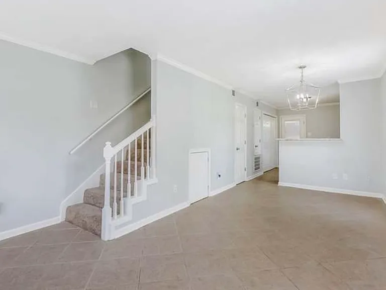 4405 Barnett St #D — Photo 2
