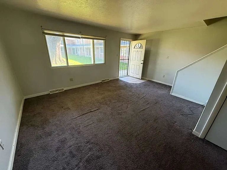 4889 Banbury Ct — Photo 8