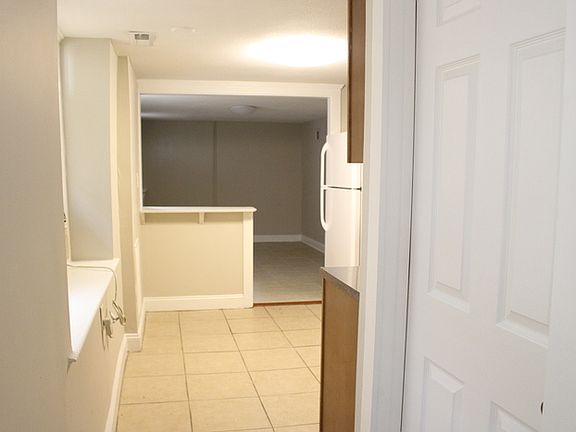 4th image of 605 E 42nd St
