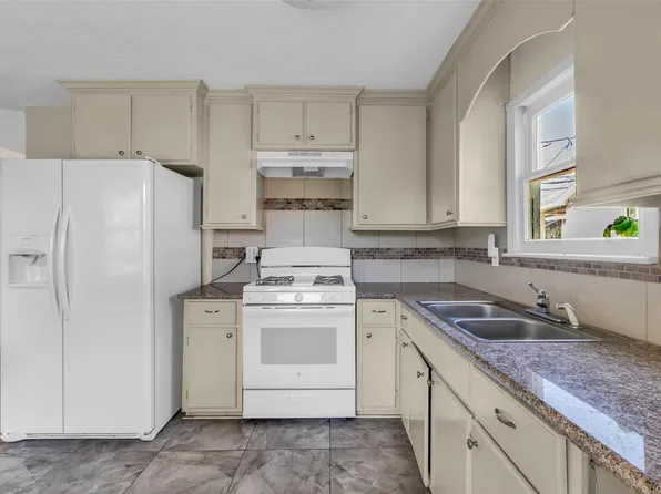 131 E 31st 1/2 St, Houston, TX 77018