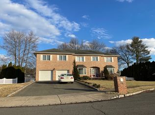 21 Winfield Ct, Fairfield, NJ 07004