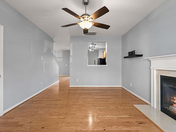 4th image of 940 Spring Meadow Dr