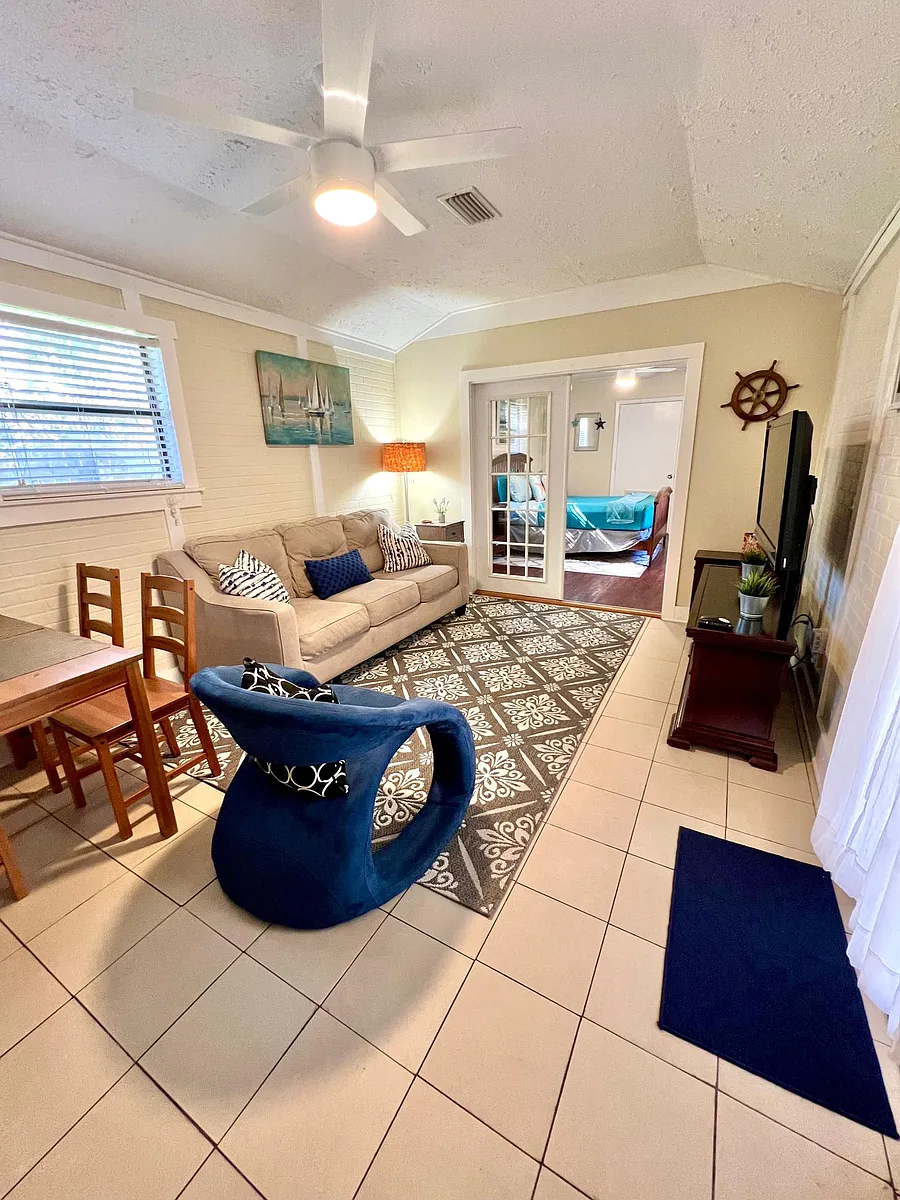 Building Photo - 1602 Orlando Cir S #1