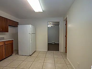 3rd image of 864 Hillcrest Dr #B