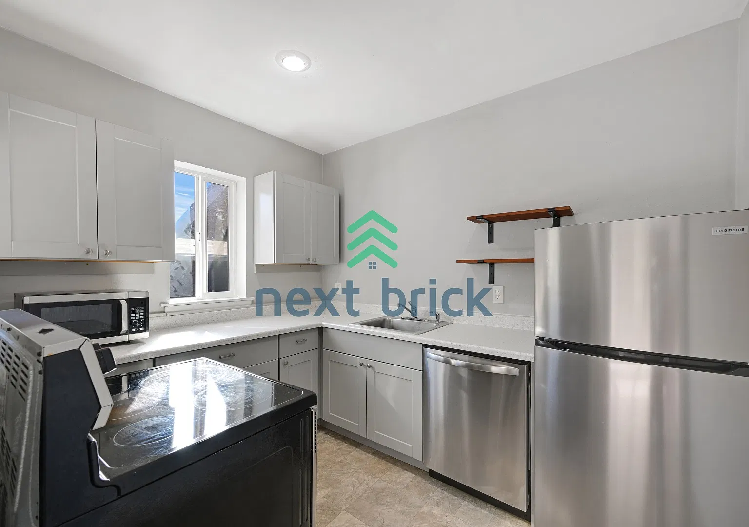 Modern Remodeled 2-Bedroom Apartment in Prime Queen Anne — Photo 3