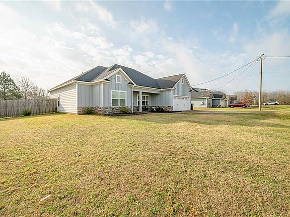 4th image of 12 Maxwell Dr