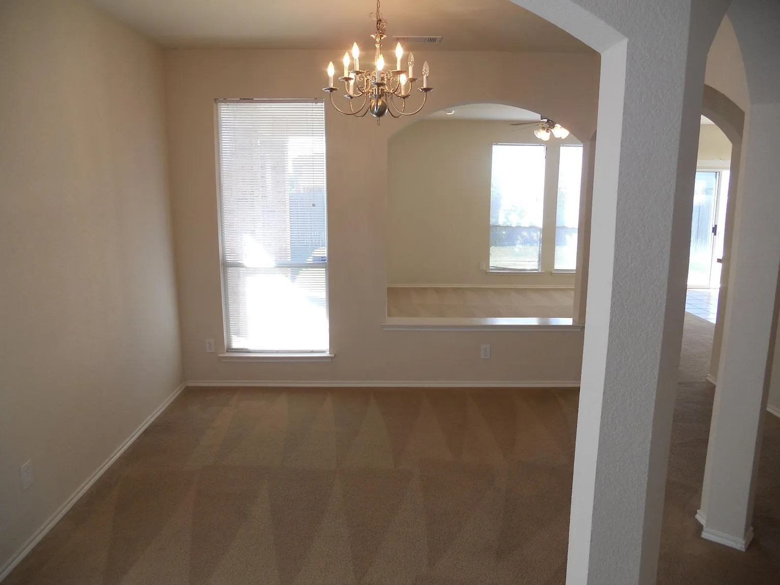 4 bed, 2.5 bath, 2289 sqft, $2,290 — Photo 4