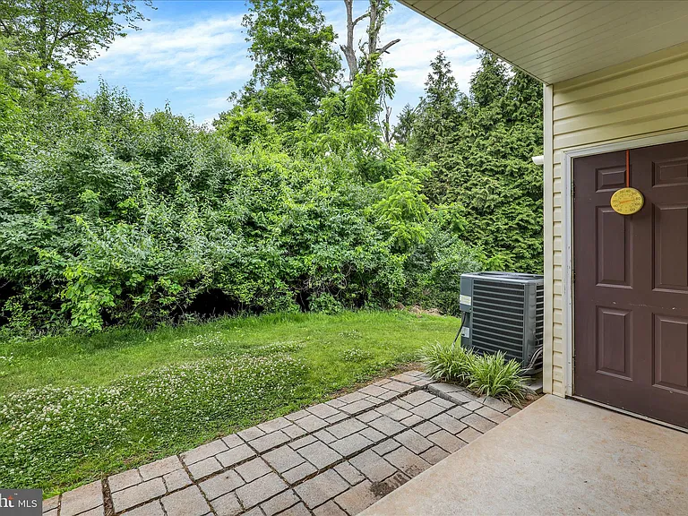 182 Christine Dr — Photo 23