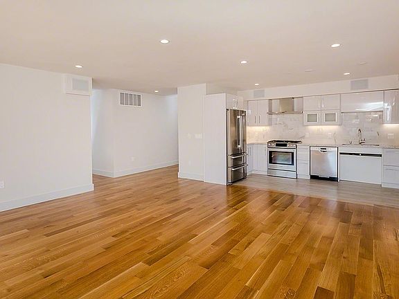 5th image of 2369 Karen Dr APT 1