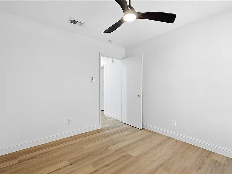 8812 Sabinas Trl — Photo 11