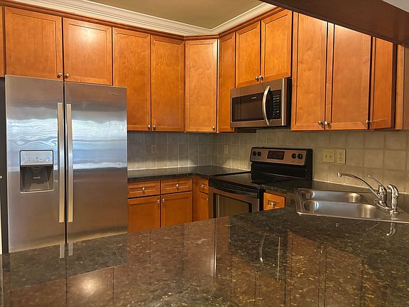 3rd image of 9 Kenilworth Knls APT 115