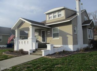 133 Flora Ave, Flora, IL 62839