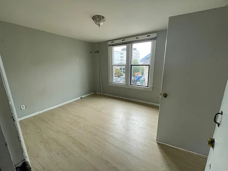 4211 7th Ave NE #1 — Photo 1