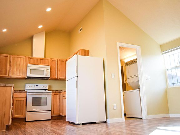 2nd image of 408 SE 99th Ave