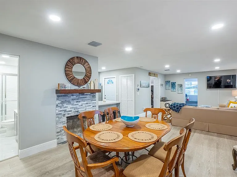 244 Lexington Dr — Photo 19