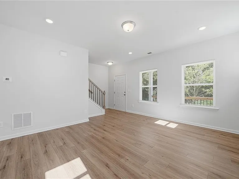 1670 Eagle Dr — Photo 7