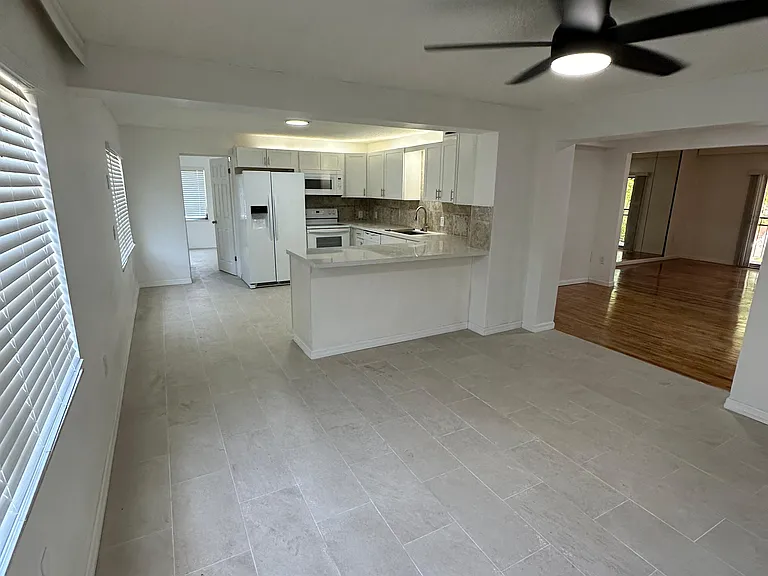Family room Kitchen combination-open not staged