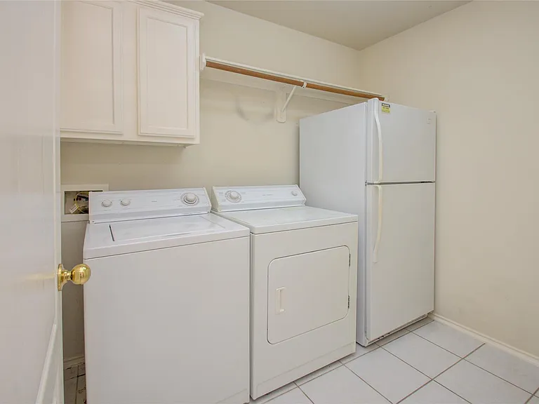 411 Green Stone Ct — Photo 16
