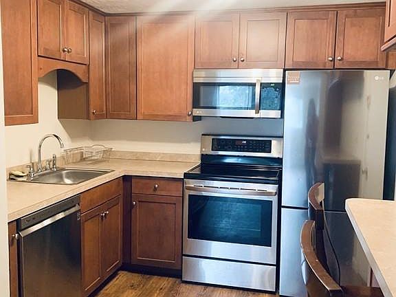 4th image of 133 Creek St APT 5