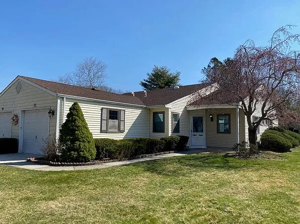 72 Knolls Dr, Stony Brook, NY 11790