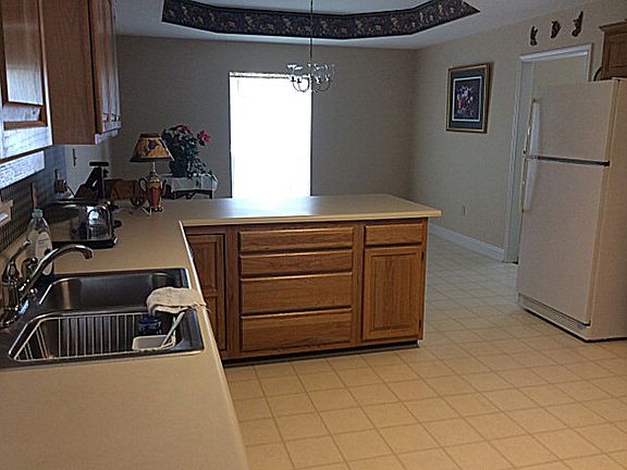 3rd image of 107 Hawthorne Dr
