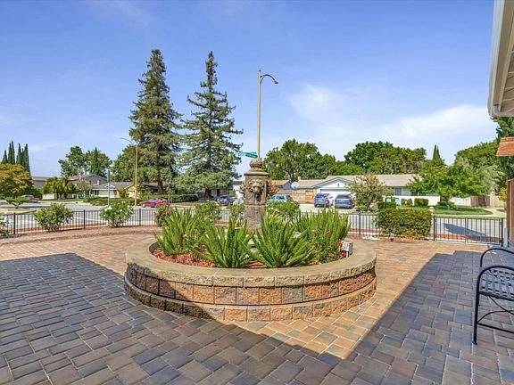 5th image of 202 Purple Glen Dr