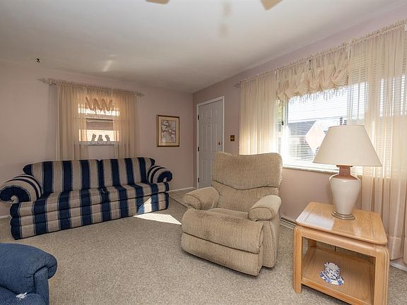 4th image of 9147 Coogan Dr