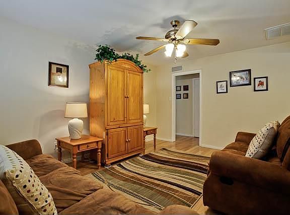 3rd image of 13362 Glenside Dr