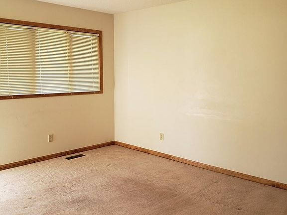 5th image of 109 E Kansas St APT B