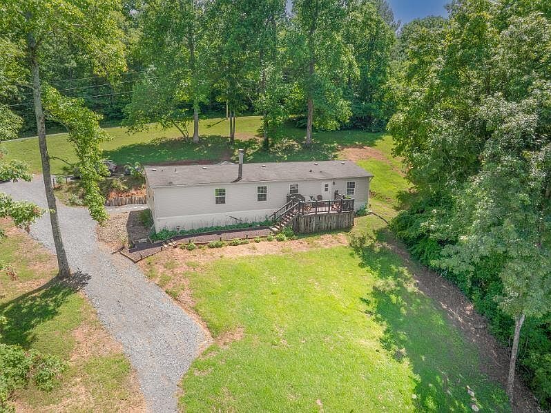 7th image of 482 Hiwassee Dr