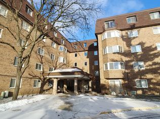 220 S Roselle Rd APT 208, Schaumburg, IL 60193