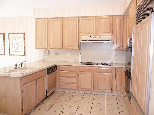 5th image of 13 Southgate Ct #13