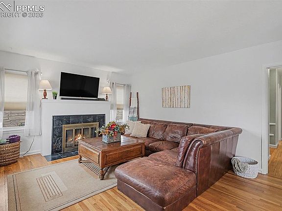 4th image of 811 Farragut Ave
