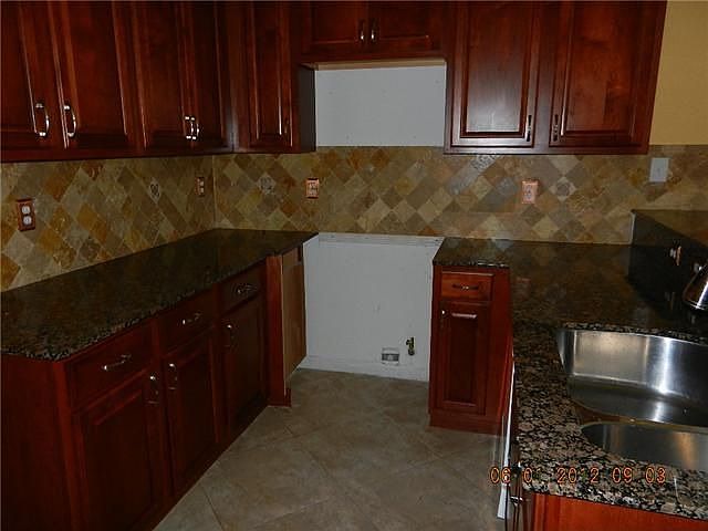 2nd image of 227 Berenger Walk