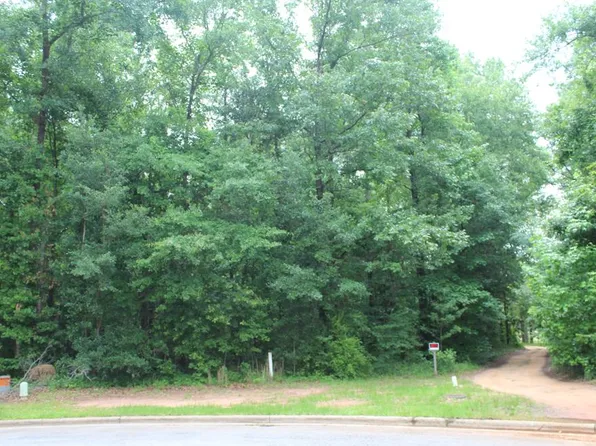 335 Ironhorse Ct, Albany, GA 31721