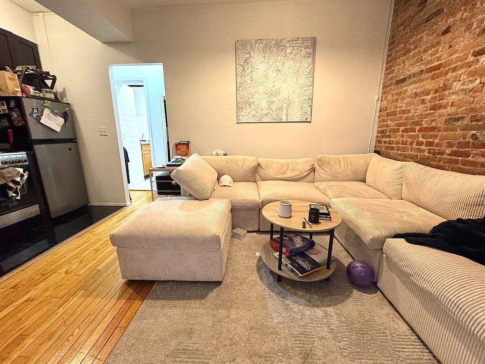 2nd image of 98 Thompson St APT 2