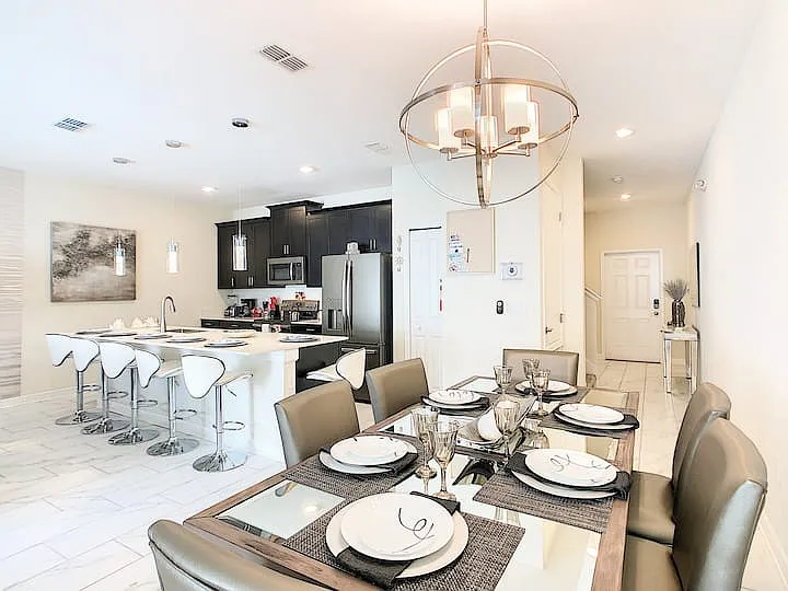 4 bed, 1914 sqft, $2,750 — Photo 2